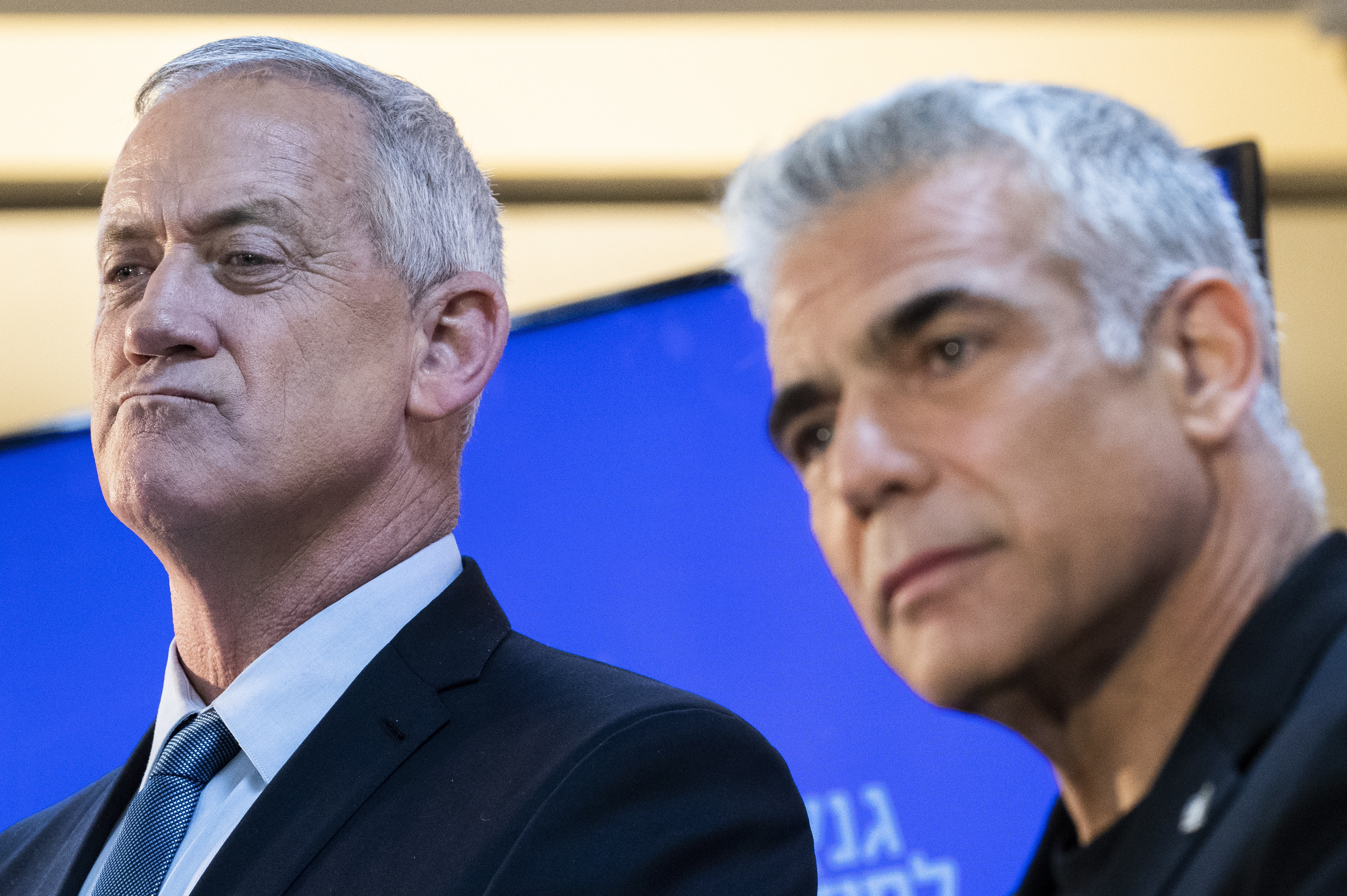 Izraeli lap: Netanjahu Lapidot és Ganzot is bevonná a kormánykoalícióba
