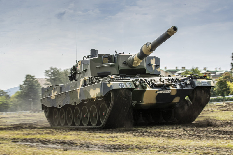 Tovább megy a huzavona a Leopard tankok ukrajnai bevetése körül