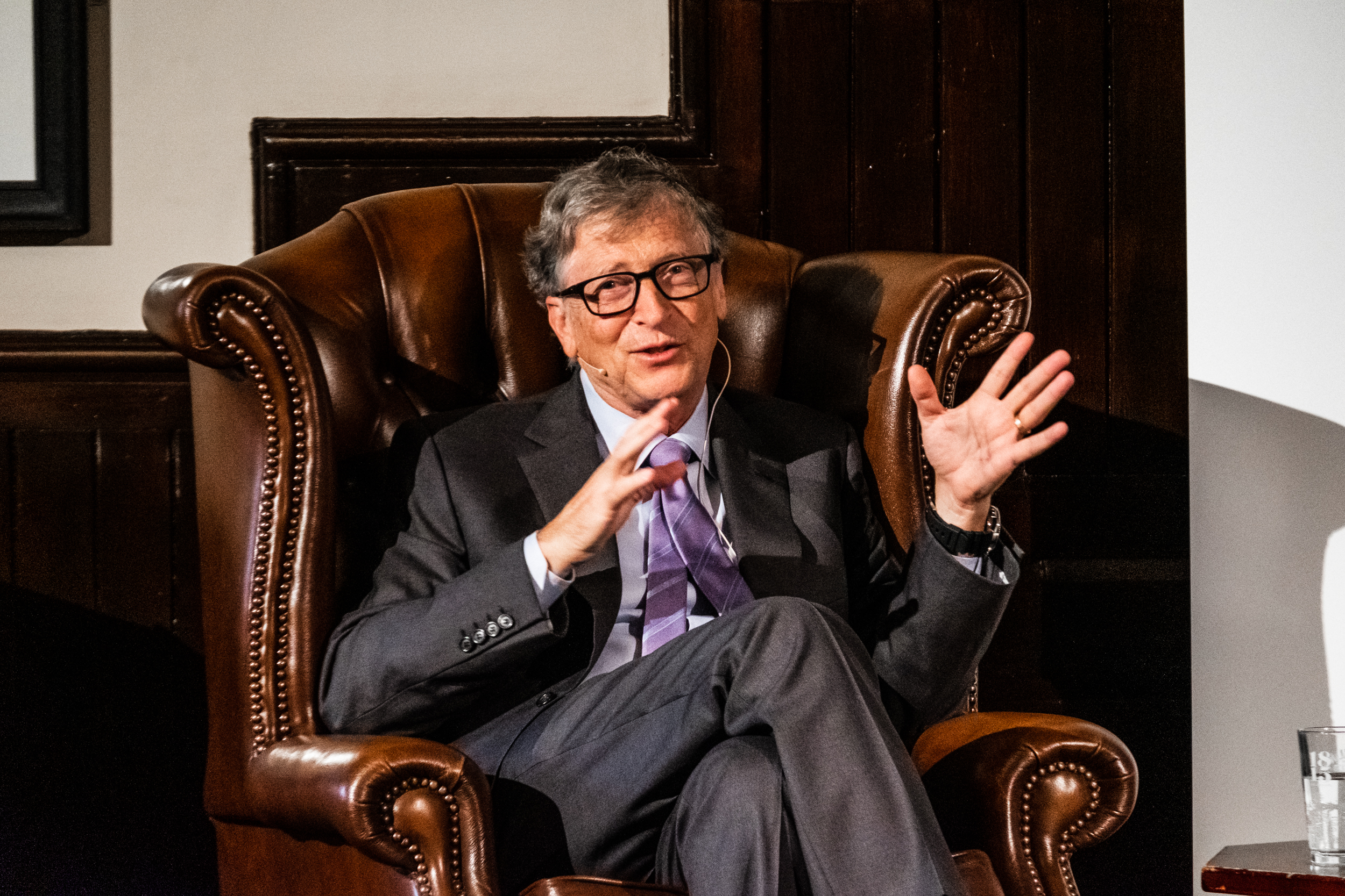 Bill Gates szerint hamarosan úgy fogjuk kezelni a Covidot, mint az influenzát