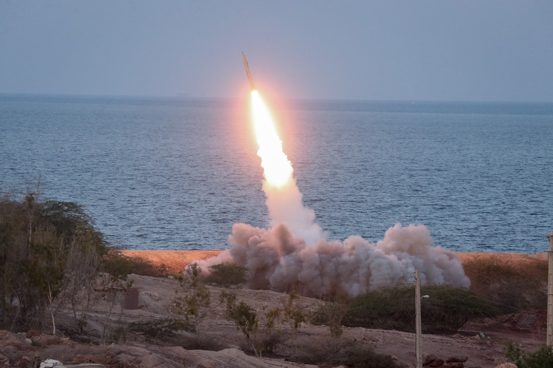 Irán megfenyegette Izraelt, hogy rakétákkal fogja elpusztítani