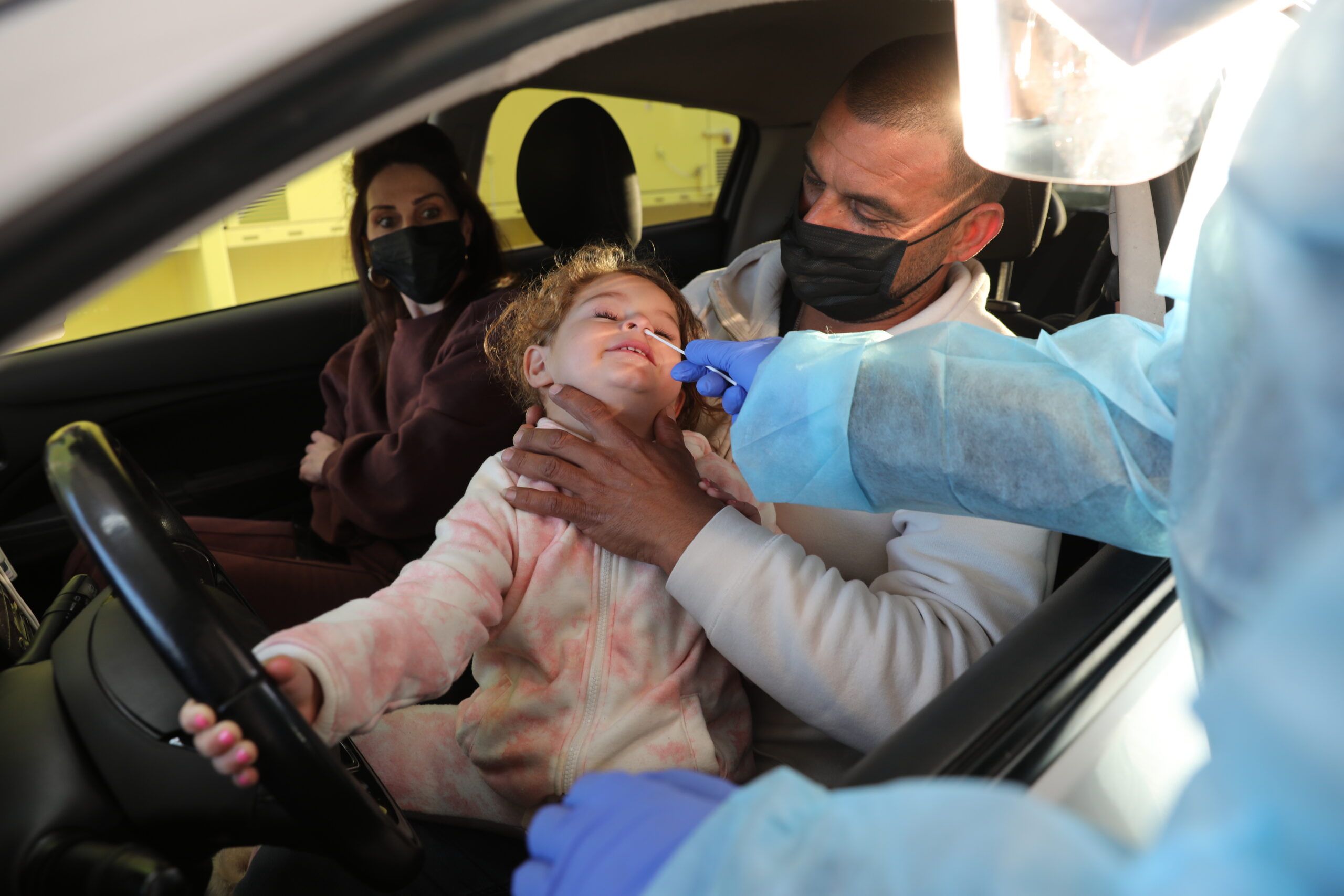 Olyan sok a fertőzött Izraelben, hogy a gyerekeknek eltörlik a karantént