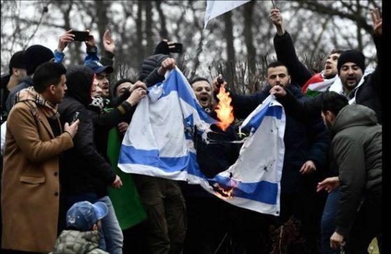 A vallási gyűlölet-bűncselekmények 27%-a zsidók ellen irányul Svédországban