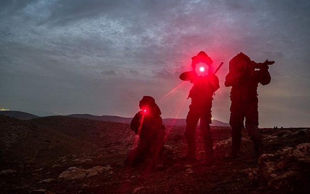 Véletlenül nyitott tüzet az izraeli hadsereg két saját tisztjére