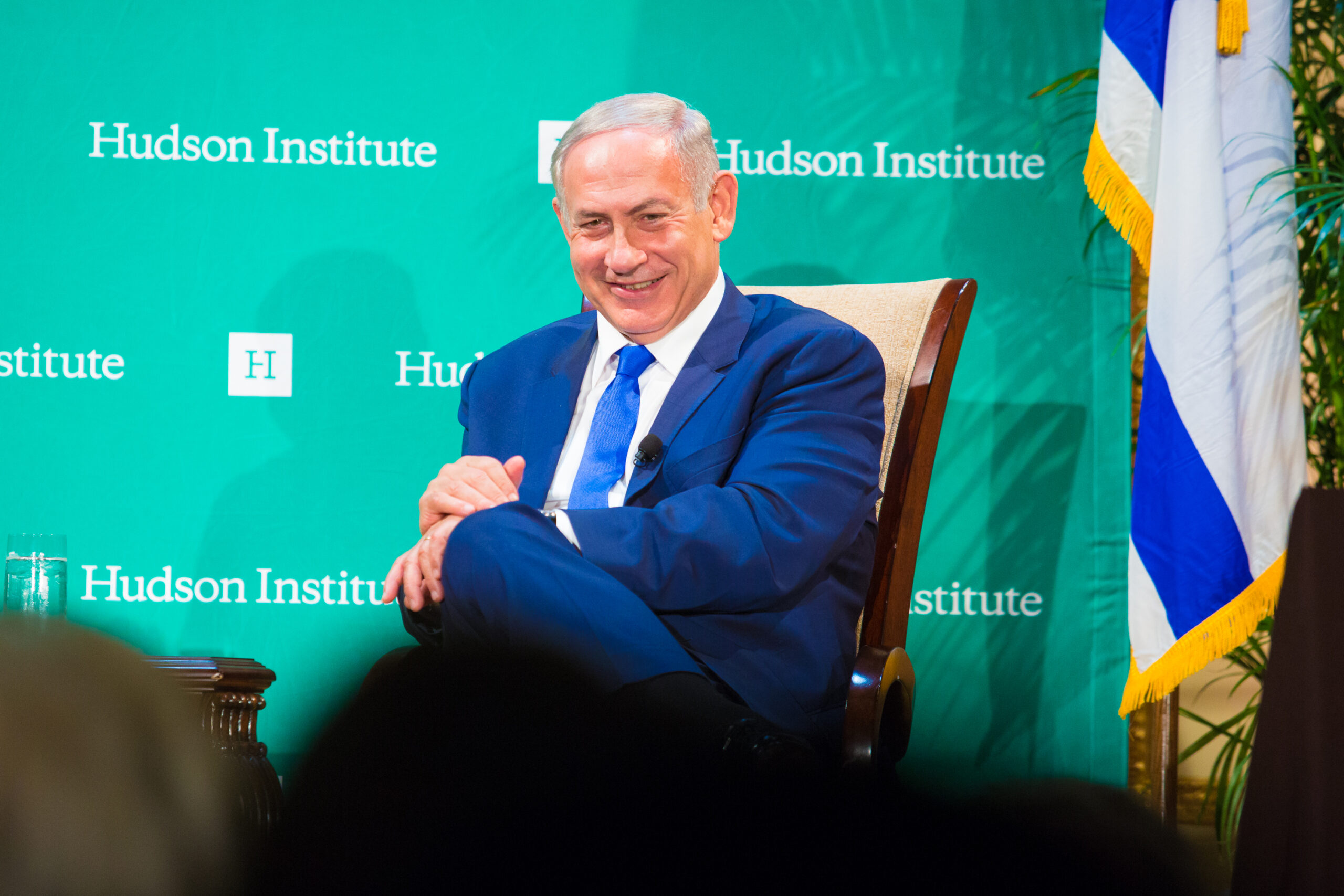 Olmert vizsgálattal akarta bizonyítani, hogy a Netanjahu-házaspár elmebeteg