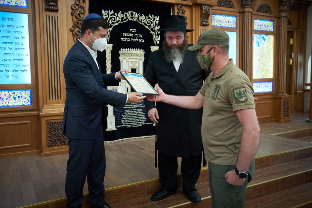 Kijevi rabbi: Élelmiszert és matracokat halmozunk fel a zsinagógában