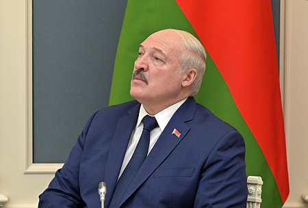 Miért hezitál Lukasenka, hogy beszálljon-e az ukránok elleni orosz háborúba?