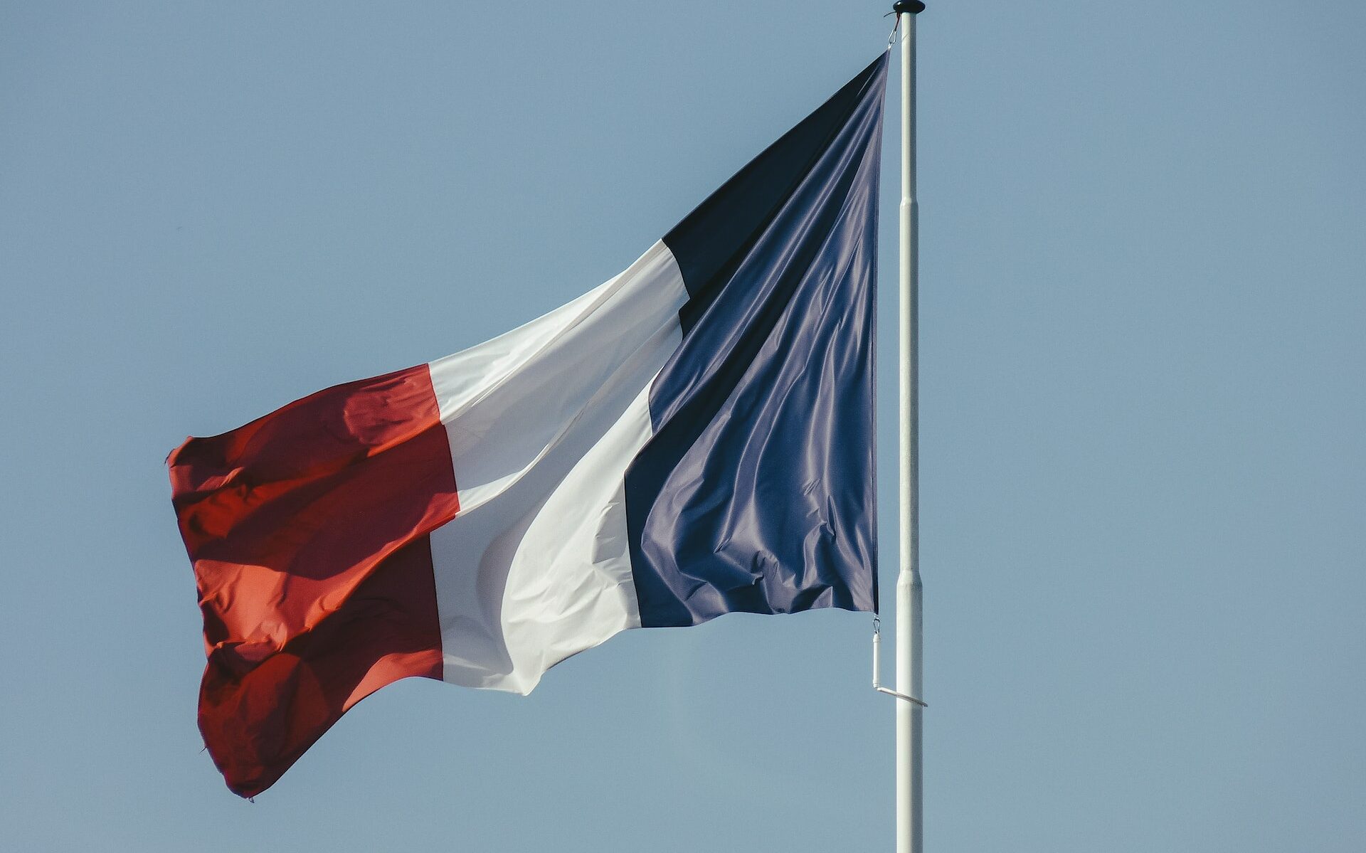 A franciák megoldanák a származási alapú kirekesztés és a gyűlölet problémáját
