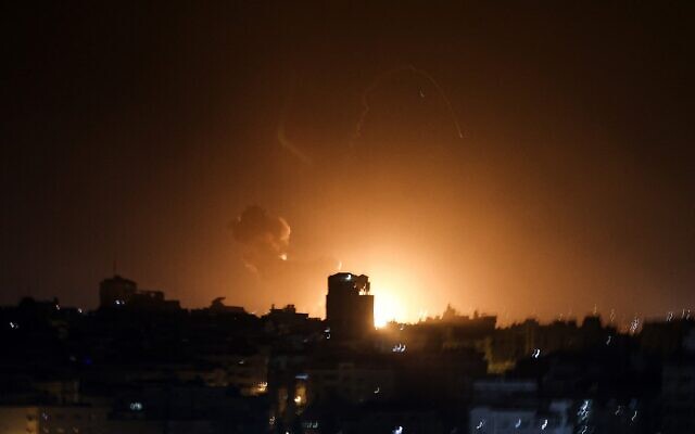 Ismét rakátákkal lőtték Gázából Izraelt, a hadsereg válaszolt