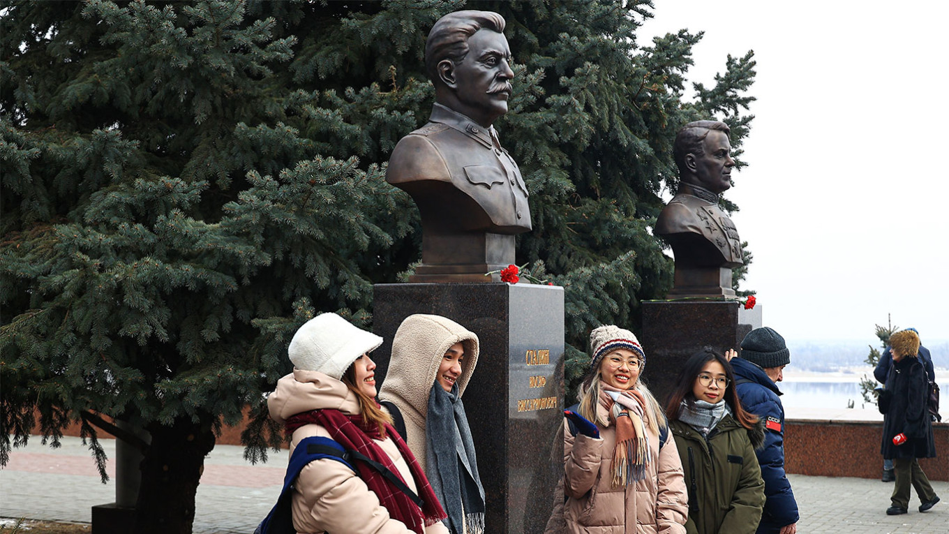 Sztálin-emlékművet avattak a sztálingrádi győzelem 80. évfordulója alkalmából