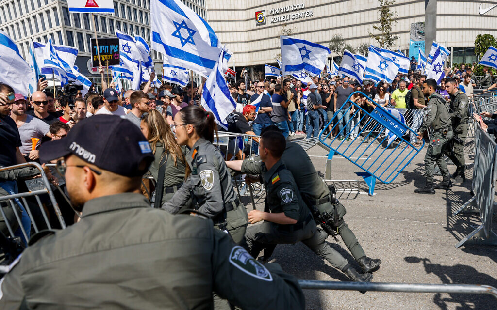 Összecsapások törtek ki az igazságügyi reform elleni tüntetésen Tel-Avivban