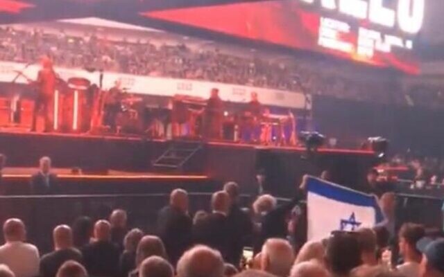 Izraeli zászlók tűntek fel Roger Waters frankfurti koncertjén – Neokohn