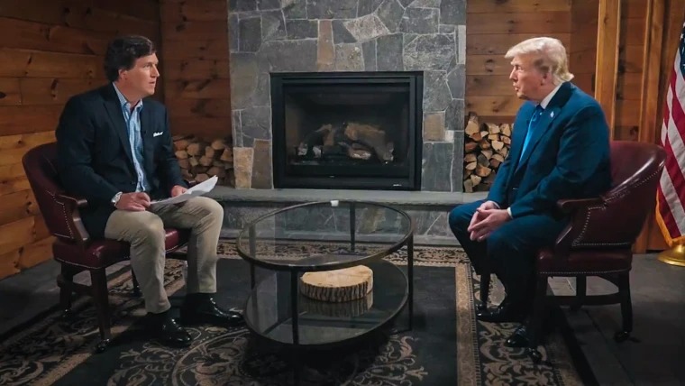 „Valaki magyarázza már el ennek a bolondnak” – Trump újra nekiment Tucker Carlsonnak
