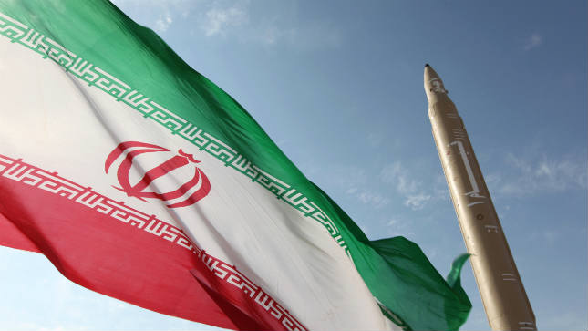 Üzent a teheráni hadvezetés: Irán már amerikai támaszpontok megtámadására készül