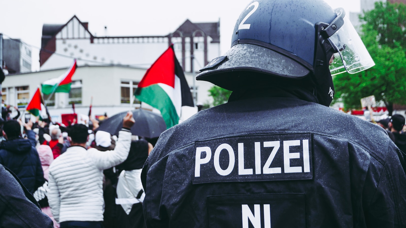 Példátlan lépés: páros lábbal rúgják ki Németországból az Izrael-ellenes zavargókat