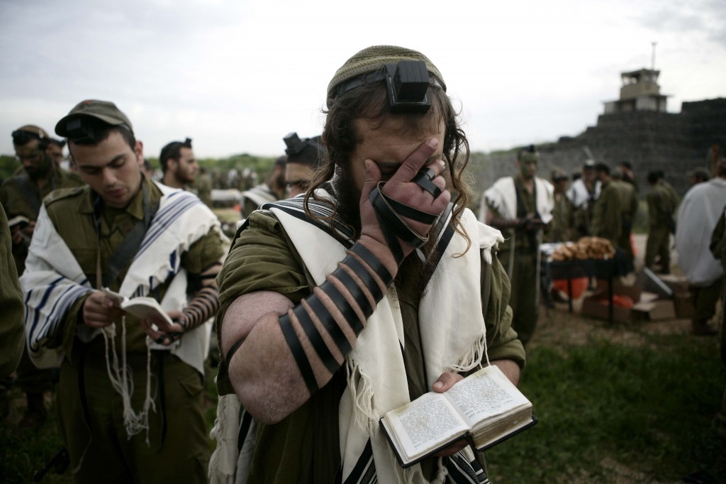 Tóratekercset vittek át azon a kapun, amelyen a terroristák törtek be Izraelbe – Neokohn
