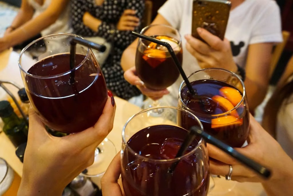 Un pueblo español donde los lugareños beben cócteles de «matar a los judíos»