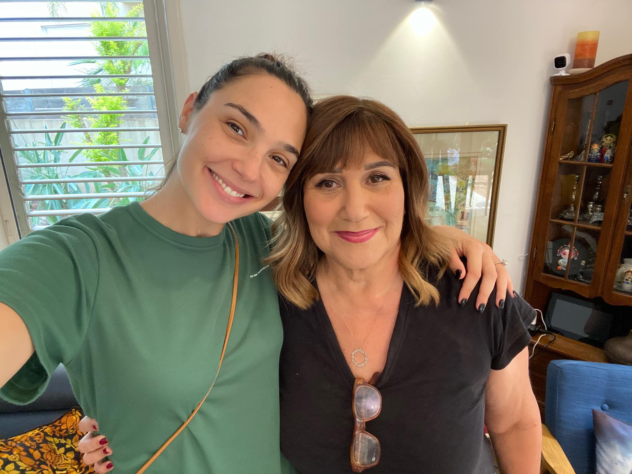 “Meg kell vizsgálni” – édesanyja mentette meg Gal Gadot életét