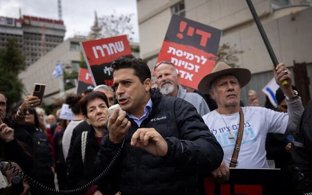 Izrael látványosan közeledik az európai radikális jobboldalhoz