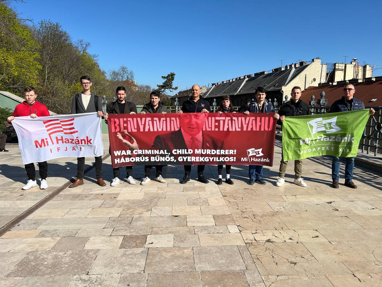 “Gyerekgyilkos” – mi hazánkos tüntetők fogadták Benjamin Netanjahut