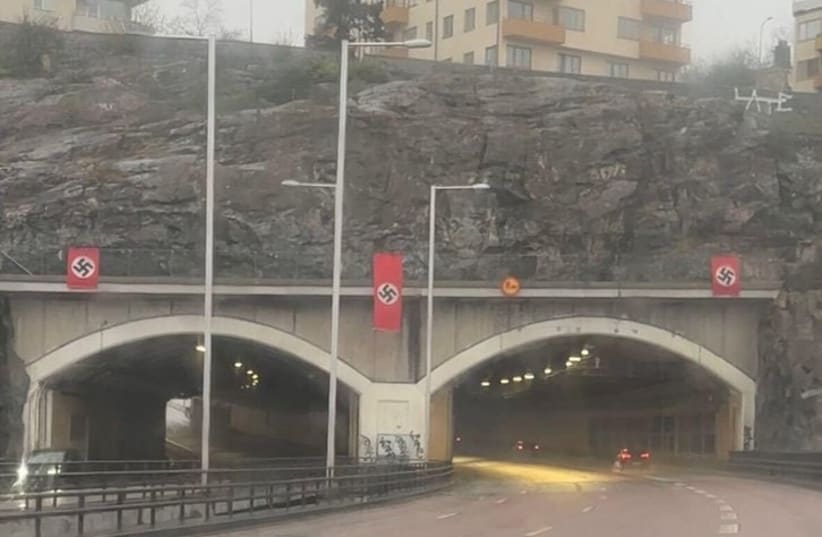 Náci zászlóval provokálnak Hitler születésnapján Stockholmban