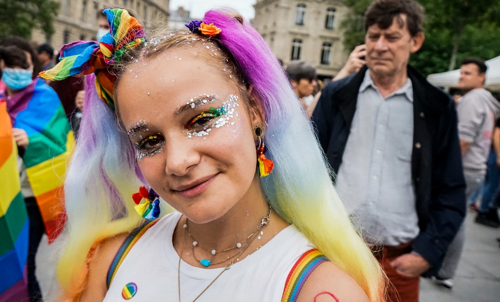 Még ilyet: Palesztinbarát csürhe támadt rá a brüsszeli Pridera!