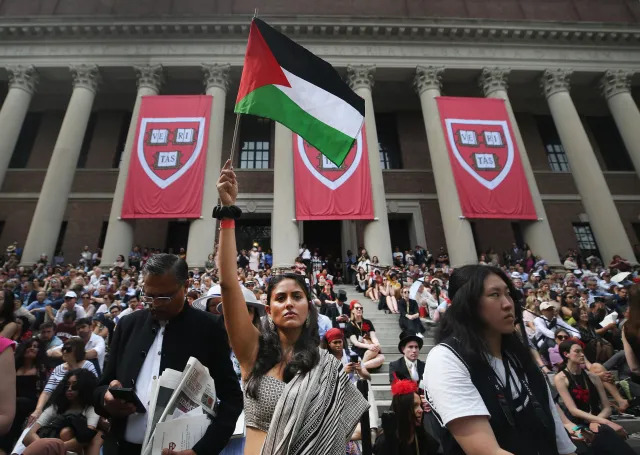 Trump tovább szorítja a Harvard Egyetem nadrágszíját