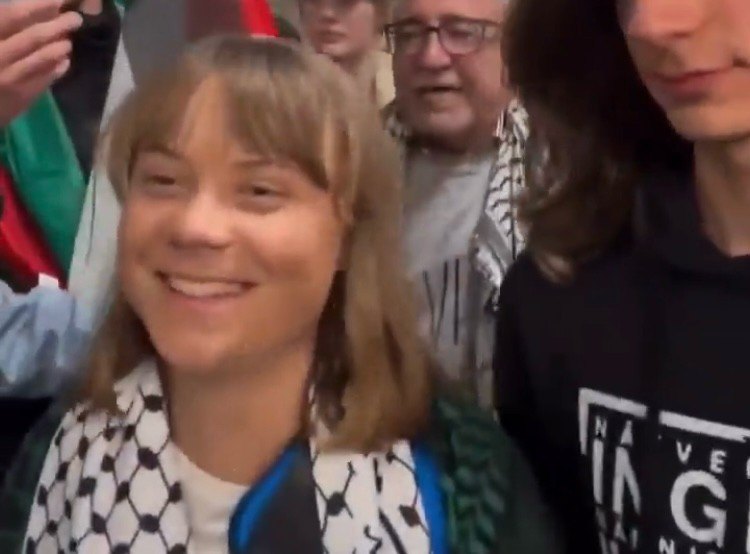 „Csak zuhanyozni szeretnék” – Greta Bűzberg Svédországból panaszkodik Izraelre
