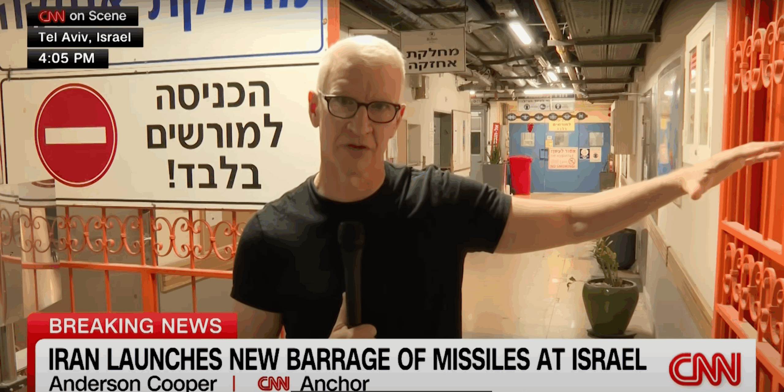 Videó: A CNN stábja élőben közvetítette Tel Aviv-i bombariadót