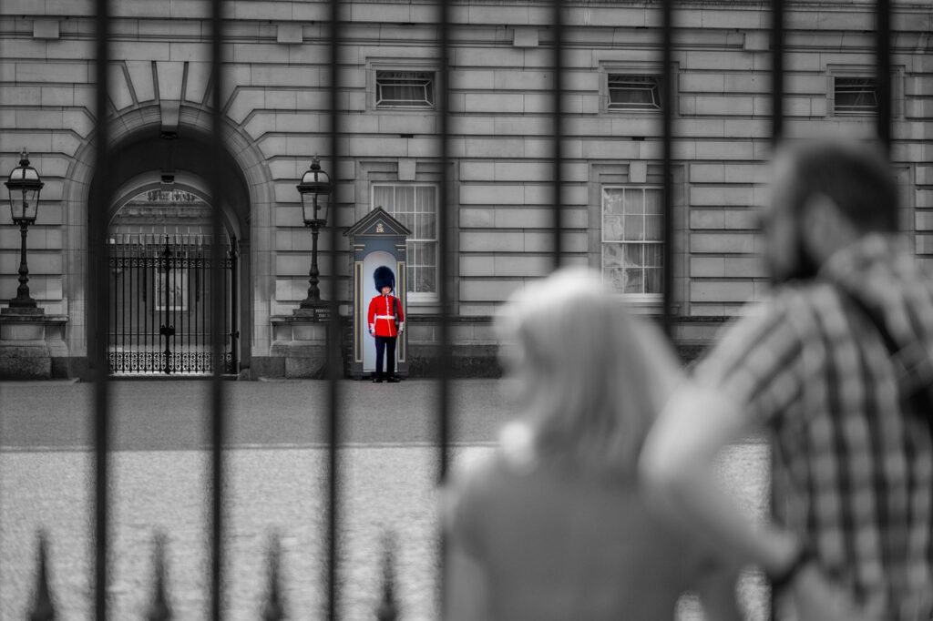 buckingham, palace, guard, tourists, london, united kingdom, landmark, england, historical, fence, parade, english, architecture, tourism, places of interest, queen, military, red, soldier, army, tradition, visitors, viewers