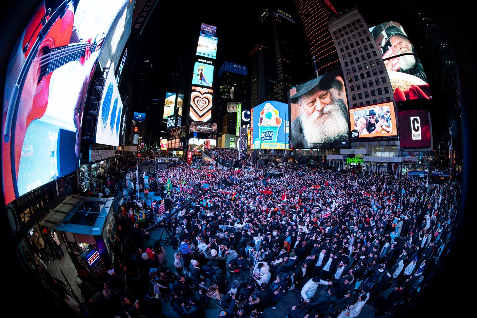 Ötezer fiatal ünnepelte zsidó identitását a New York-i Times Square-en