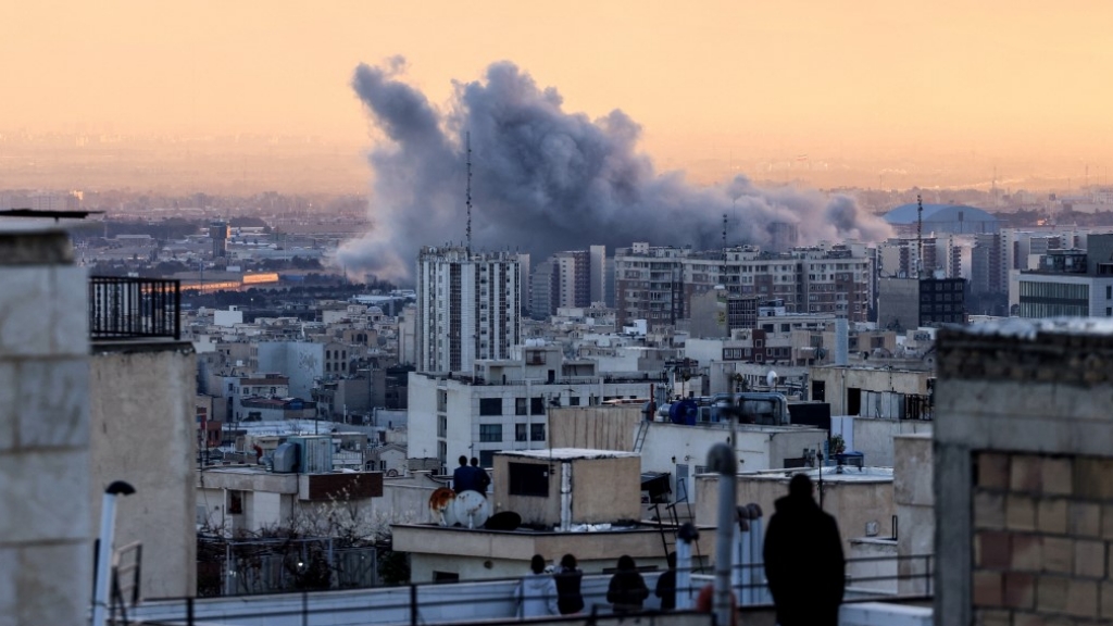 Izrael kilőtte az épületet, ahol az iráni ajatollahok Hámenei utódjáról...