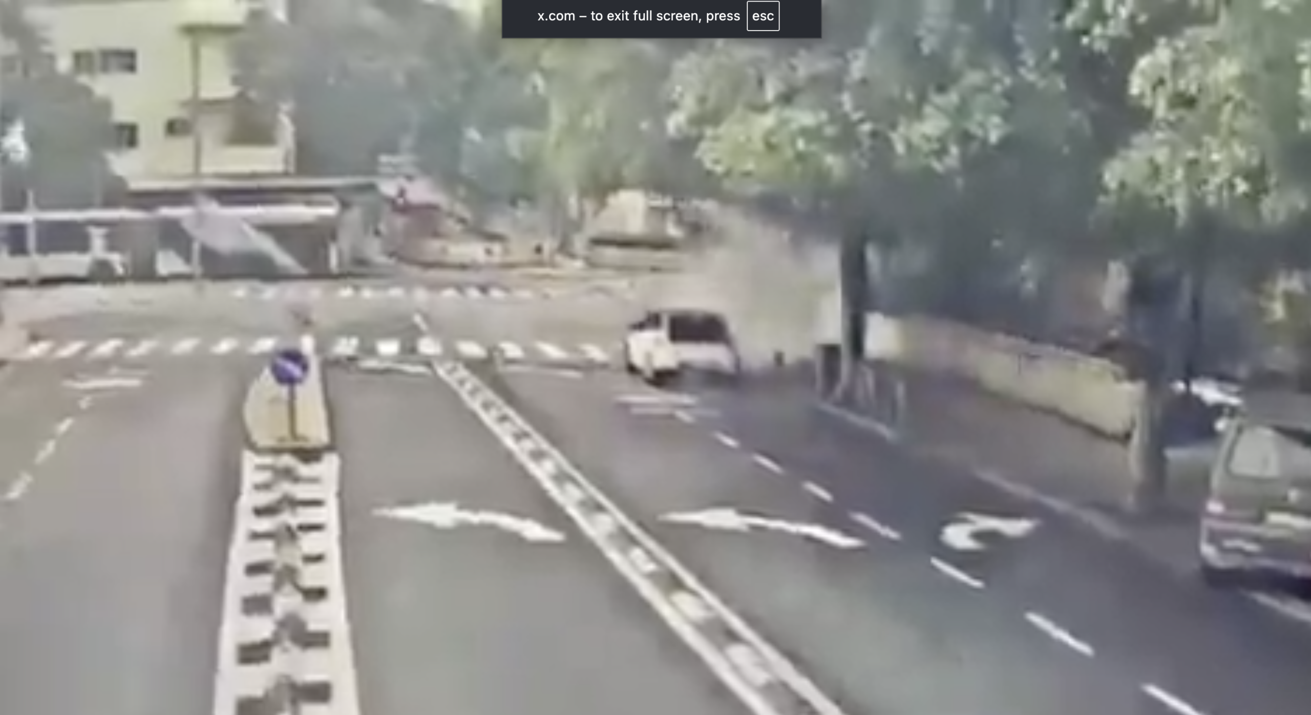 Hajszálon múlt, hogy egy iráni rakéta nem csapódott egy autóba Tel Avivban VIDEÓ