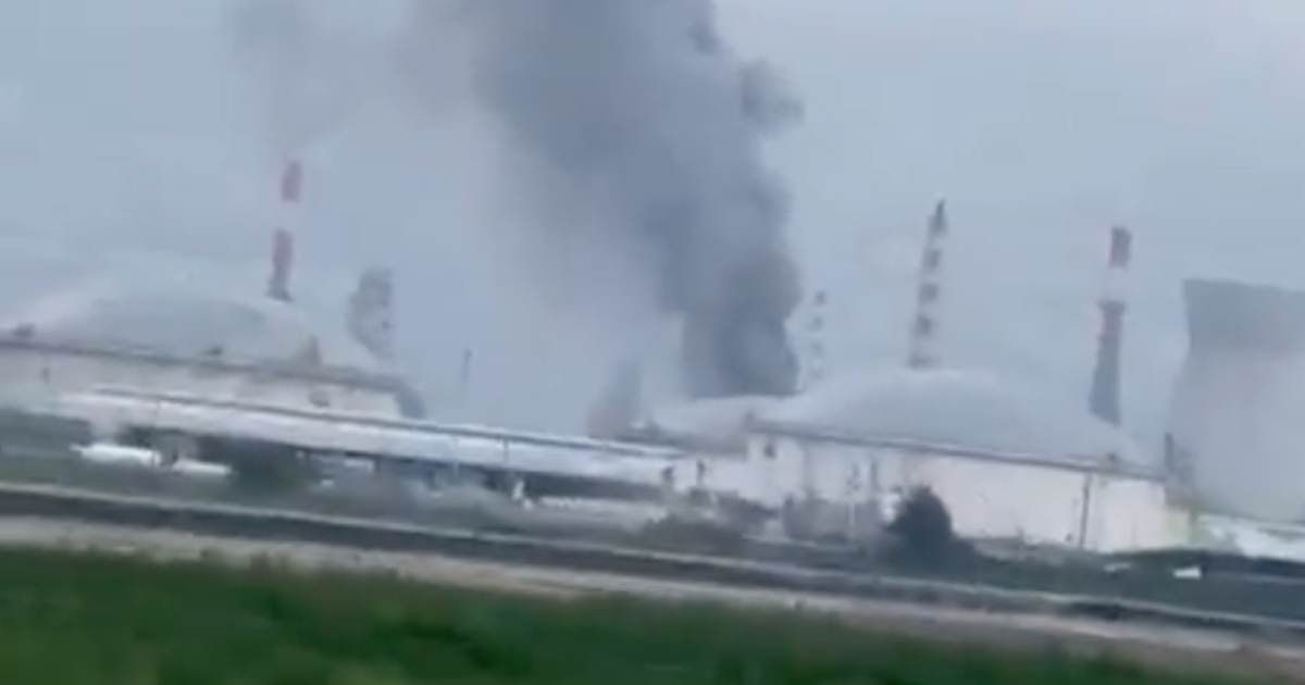 Bréking: Irán megrakétázta Izrael legnagyobb olajfinomítóját