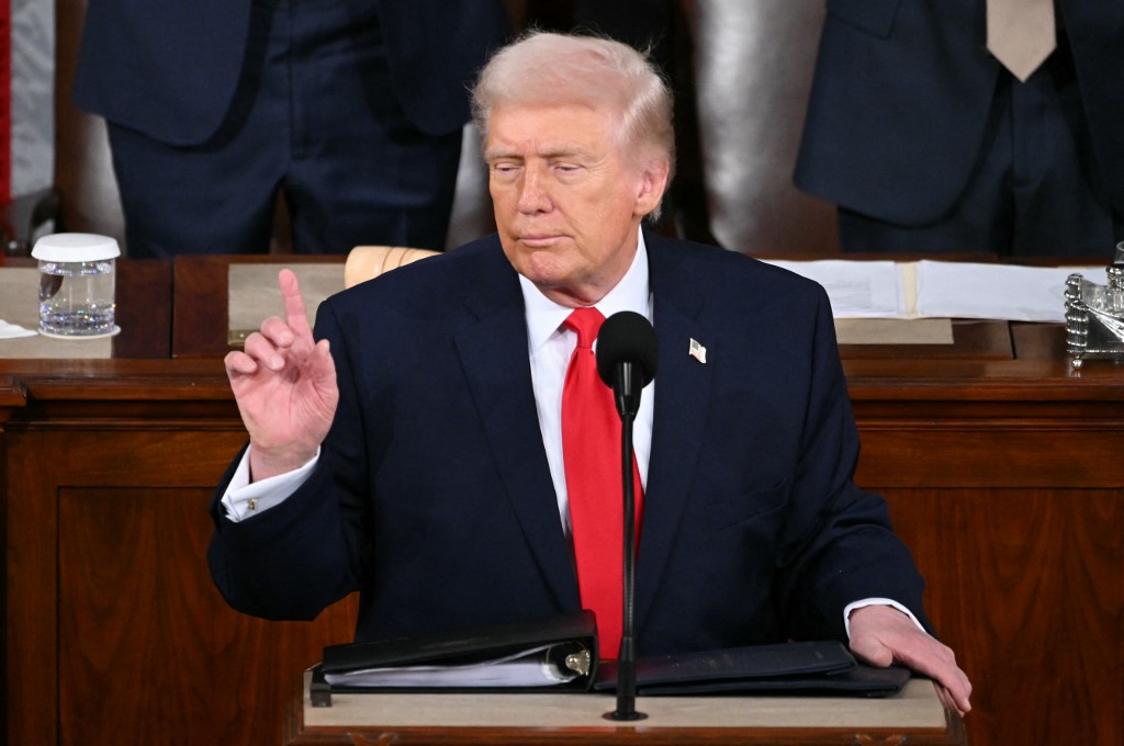 Minden iráni hajó megsemmisítésével fenyeget Trump