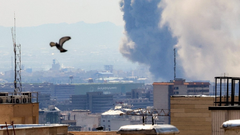 Trump „civilizációs pusztítással” fenyeget, Izrael és Amerika tovább bombáz