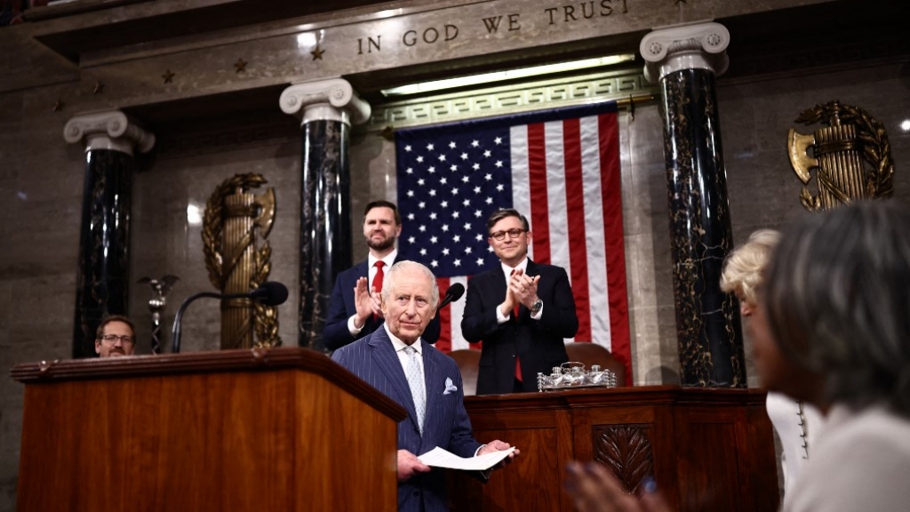 A NATO szerepét hangsúlyozta és Trumpon is poénkodott III. Károly Washingtonban