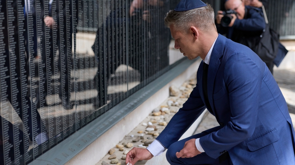 Magyar Péter is megemlékezett a holokauszt magyarországi áldozatairól