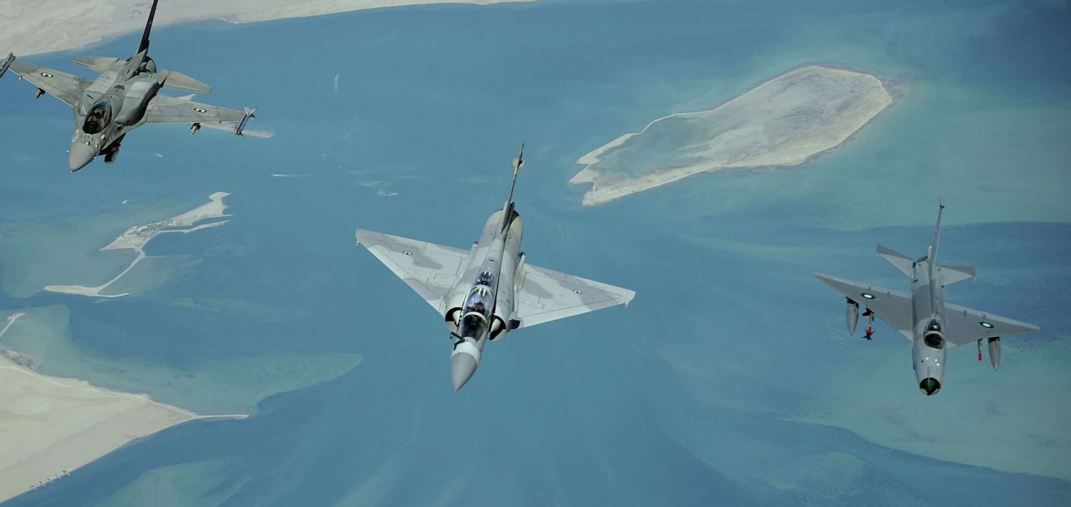 Lecsaptak a Mirage-ok? Arab vadászgépek bombázhattak le egy iráni olajfinomítót