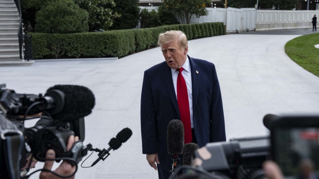 Trump tagadja, hogy egy nukleáris alkuért cserébe könnyítene Irán szankcióin