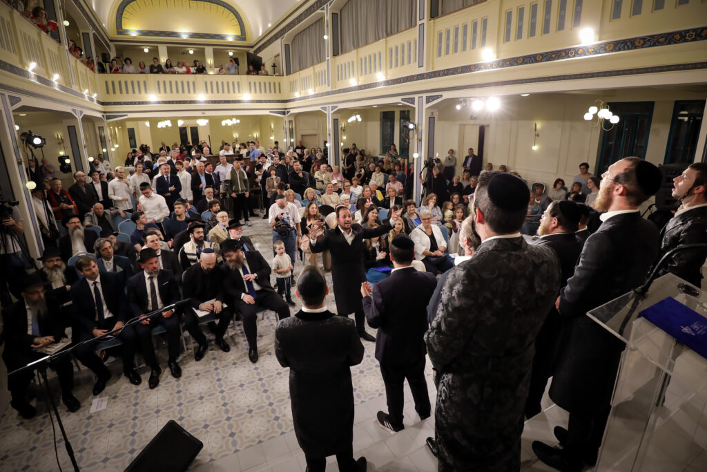 Nyolc évtized után újra megtelt élettel a Rákospalotai Zsinagóga