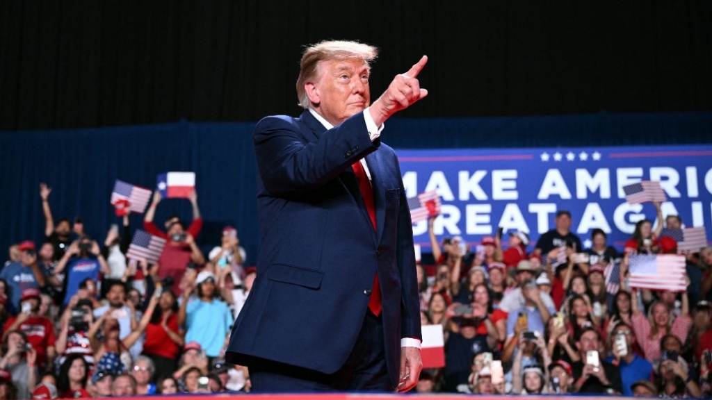 The Atlantic: Trump még a félidős választások előtt csapásokat mérhet Iránra