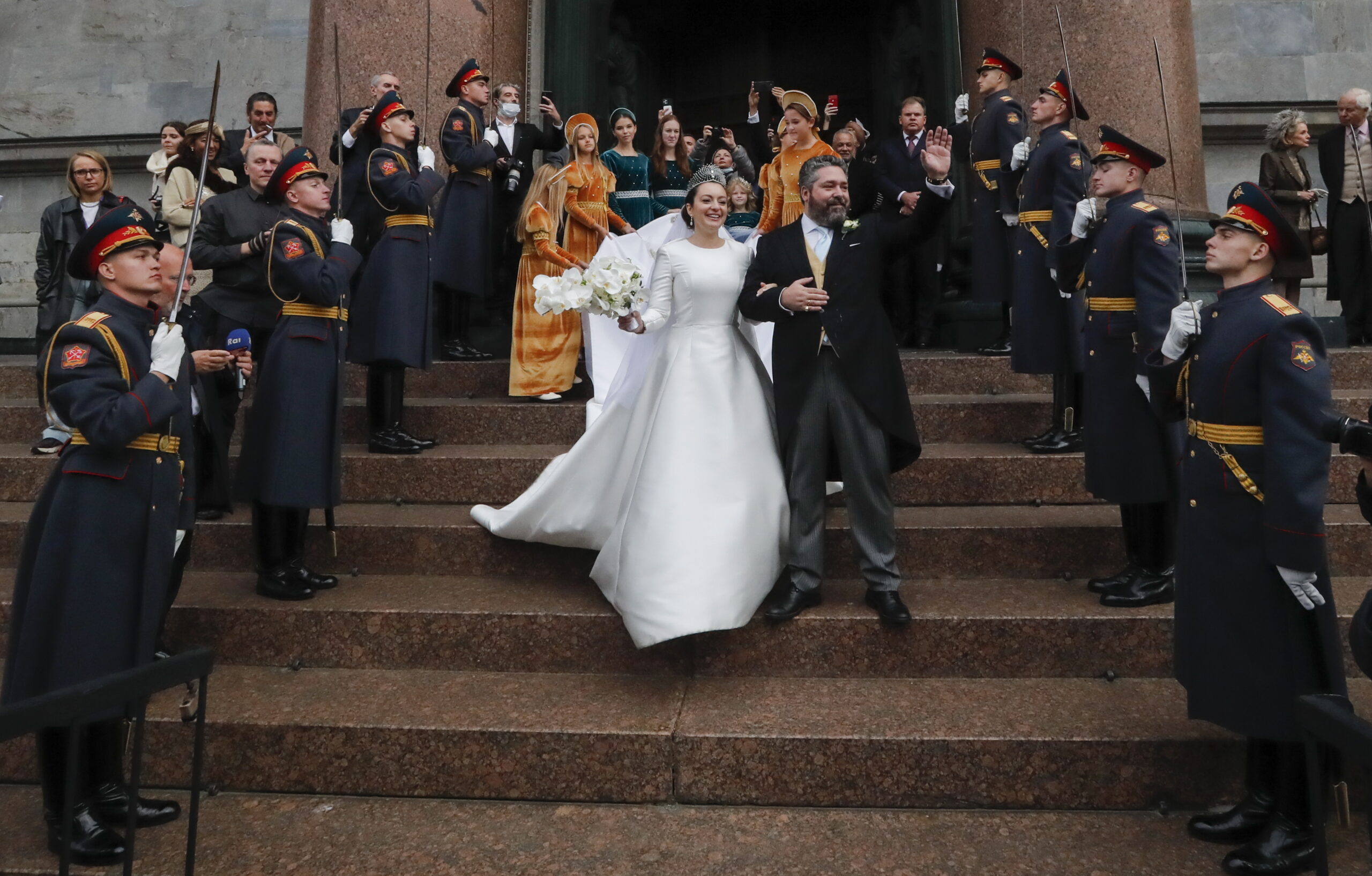 A Romanovok visszatérése: Királyi esküvőt tartottak Oroszországban több mint 100 év után